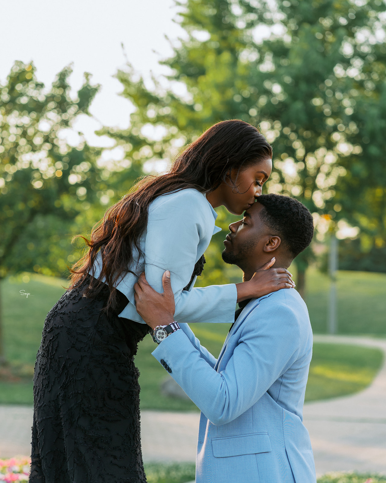 Ontario engagement photographer Romantic fall engagement photos at Richmond Green Richmond Hill Ontario